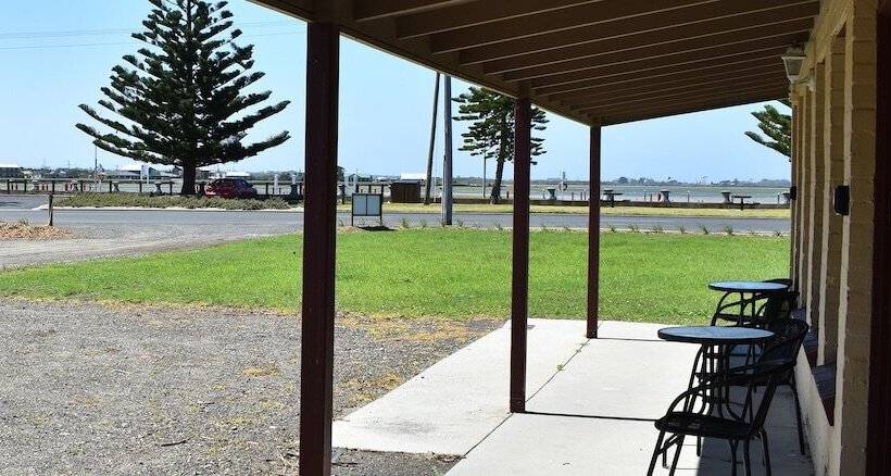بنسيون Port Albert Motel