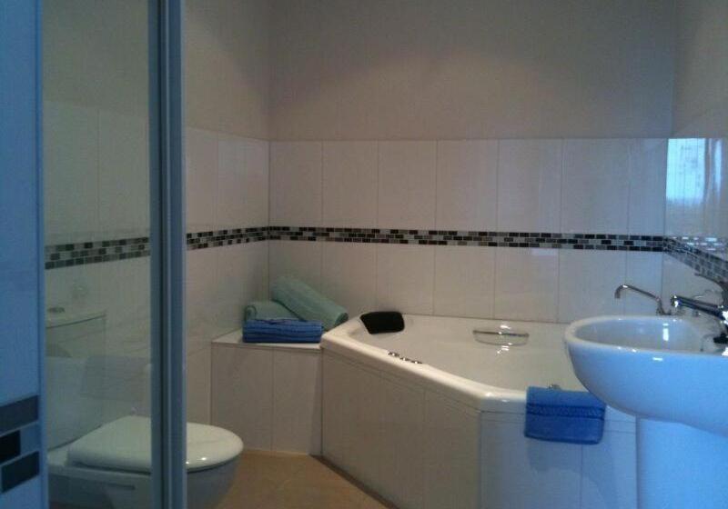 Пансион Swan Lake Guest House