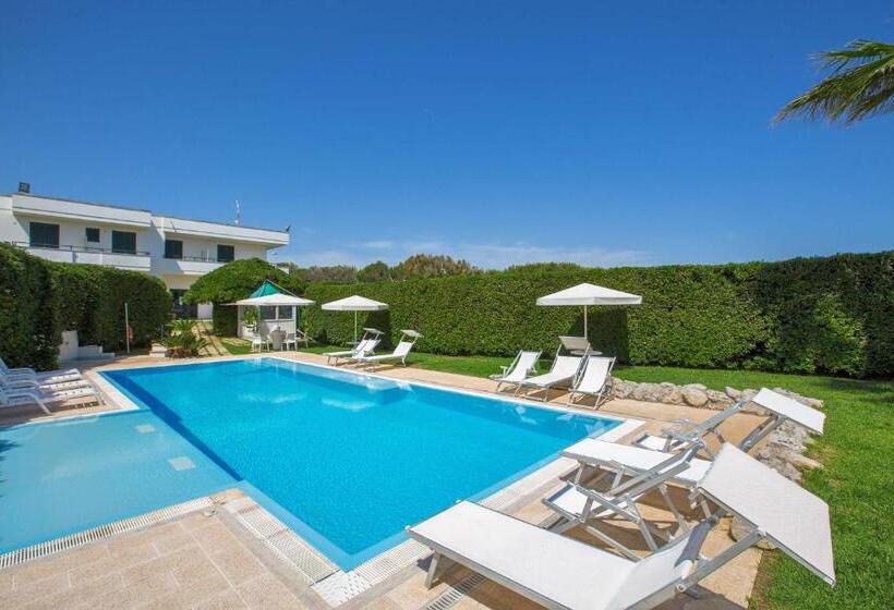 Residence Punta Cassano   In Piscina Sulla Spiaggia Di Sabbia
