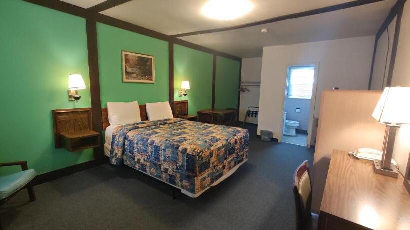 Twin Pine Motel