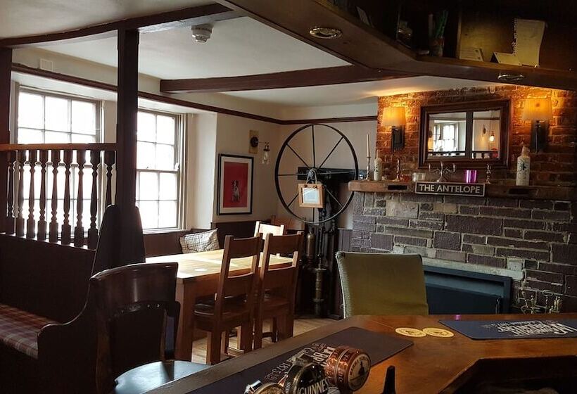 פונדק The Antelope At Upavon