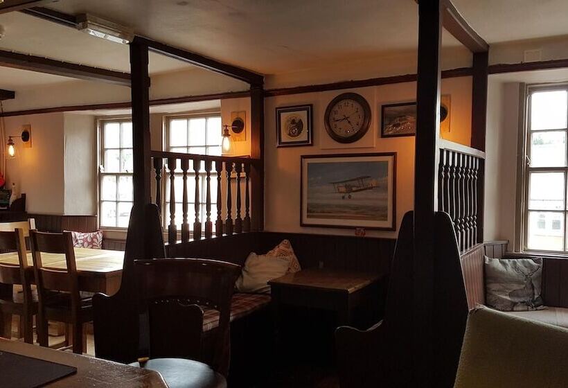 פונדק The Antelope At Upavon