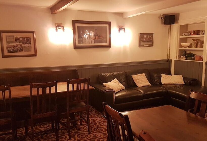 פונדק The Antelope At Upavon