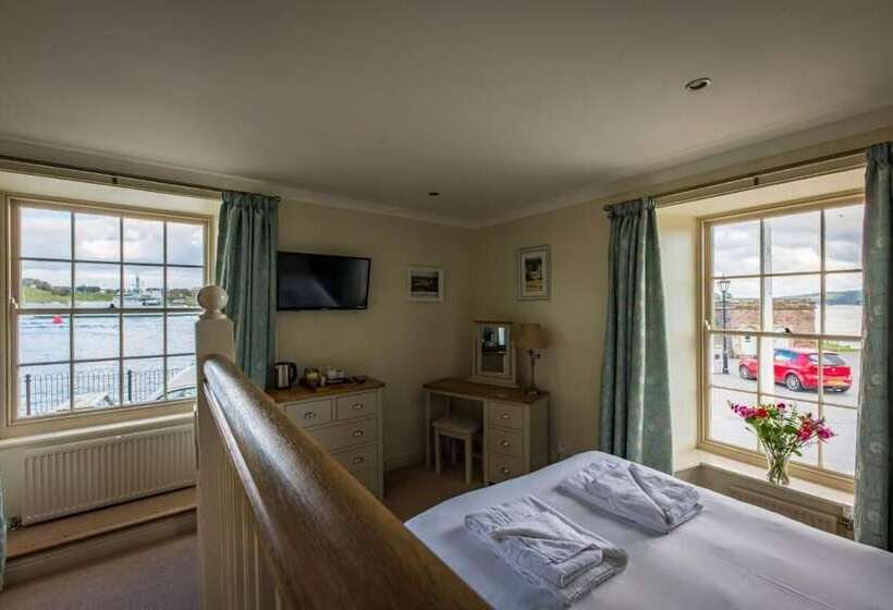 Bed and Breakfast The Edgcumbe Arms