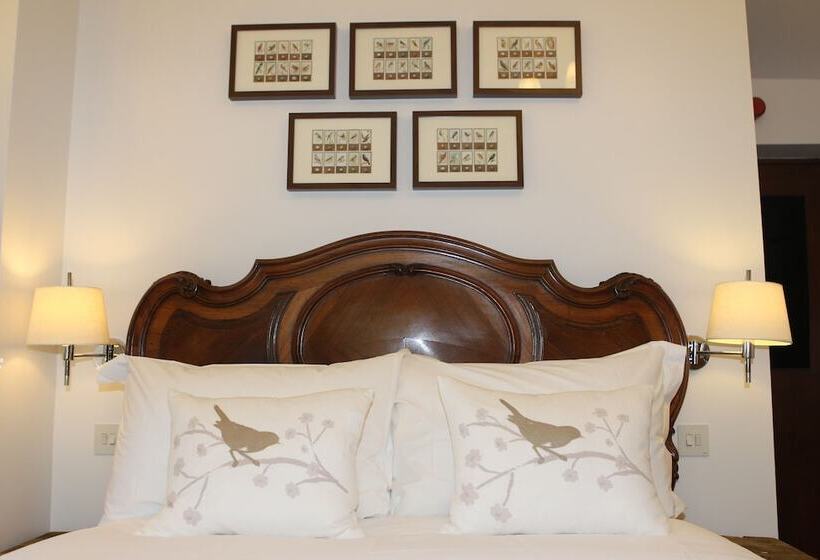 The Compasses Inn