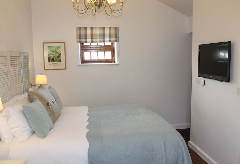 The Compasses Inn