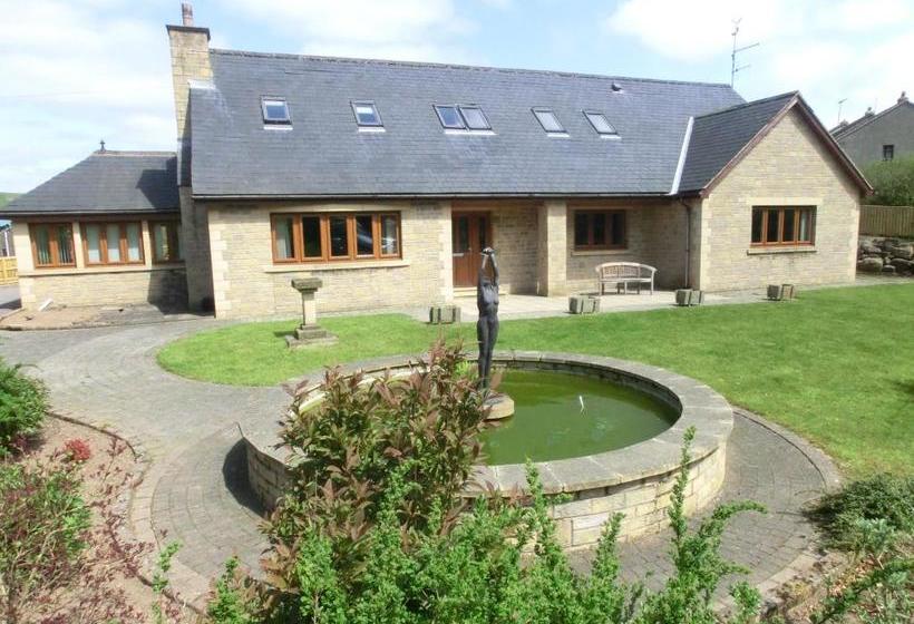 مبيت وإفطار The Hollies On The Wall