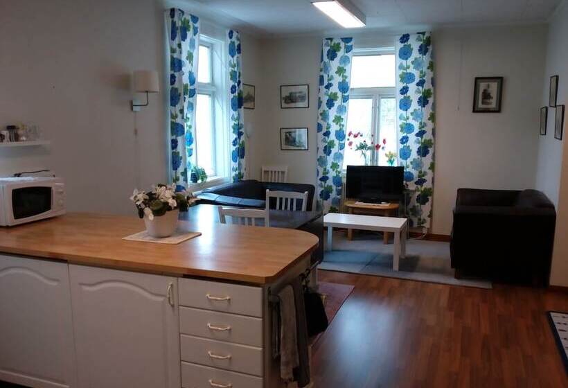 Vandrarhemmet Hammar   Hostel
