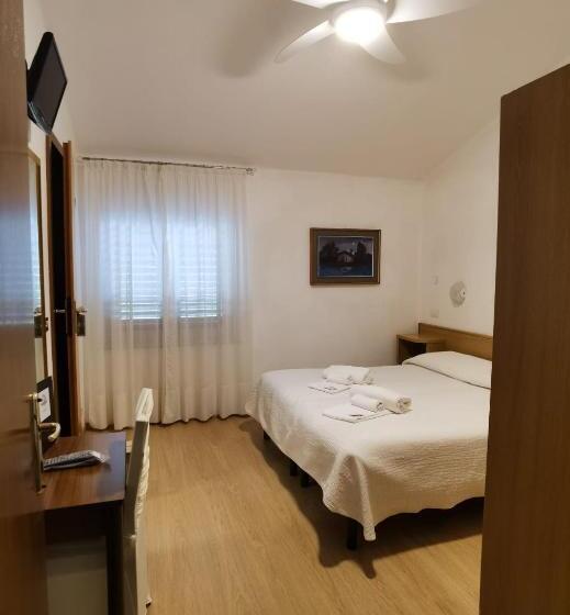 בית מלון כפרי Albergo Miralaghi