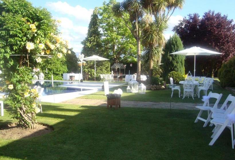 Отель El Jardin De Vikera