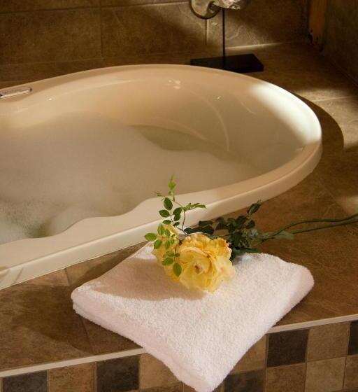 فندق Galiano Oceanfront Inn & Spa