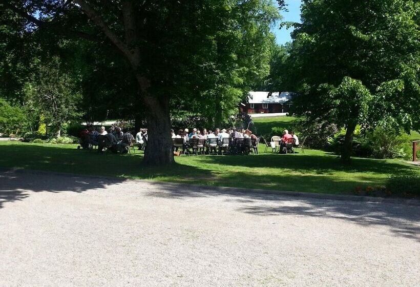 Vänhems Cafe & Vandrarhem   Hostel