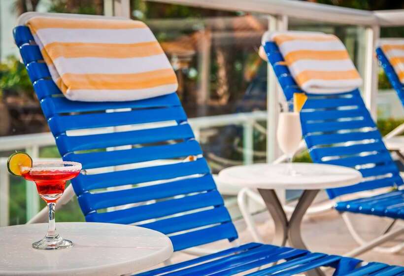 هتل Best Western Plus Atlantic Beach Resort