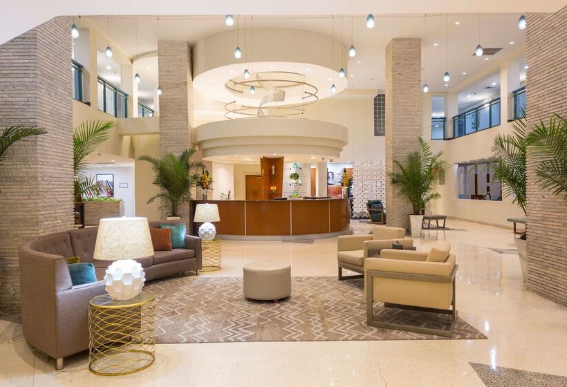 هتل Best Western Plus Atlantic Beach Resort