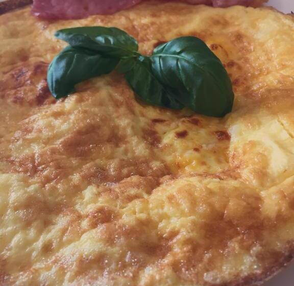 Hotel Coral Gables Guesthouse & Campsite