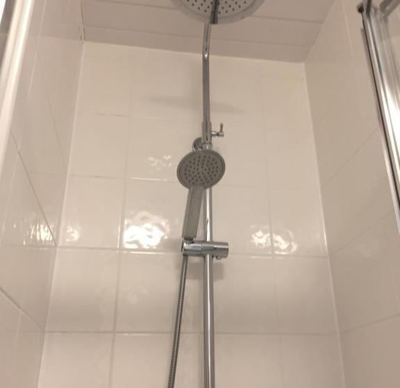 Hotel Coral Gables Guesthouse & Campsite