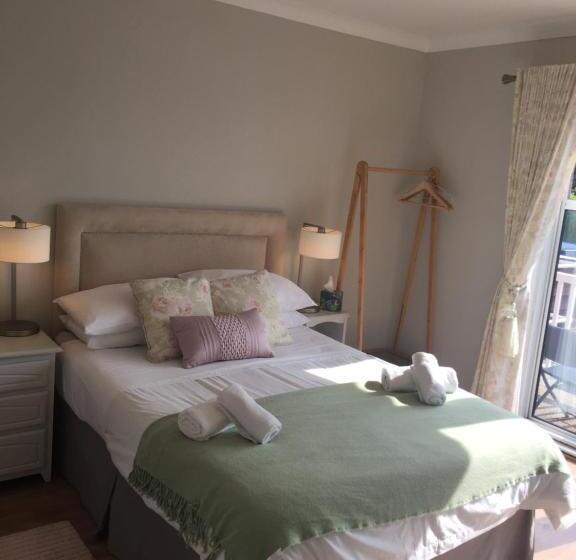 Hotel Coral Gables Guesthouse & Campsite