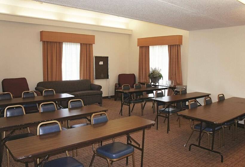 هتل Econo Lodge Augusta North   Washington Road
