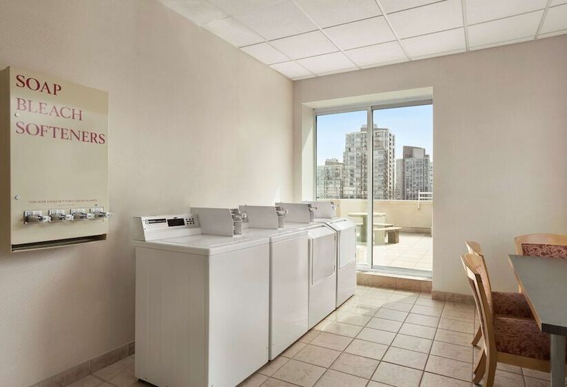 هتل Hampton Inn And Suites By Hilton, Downtown Vancouver