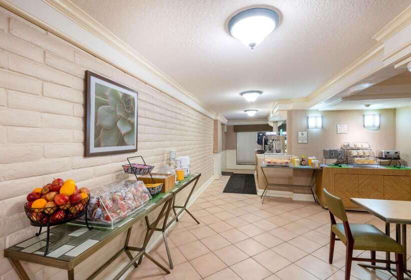 בית מלון כפרי La Quinta East Deerfield Beach   Boca Raton