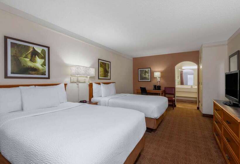 בית מלון כפרי La Quinta East Deerfield Beach   Boca Raton