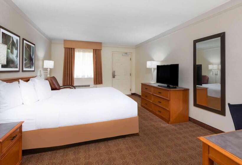 בית מלון כפרי La Quinta East Deerfield Beach   Boca Raton