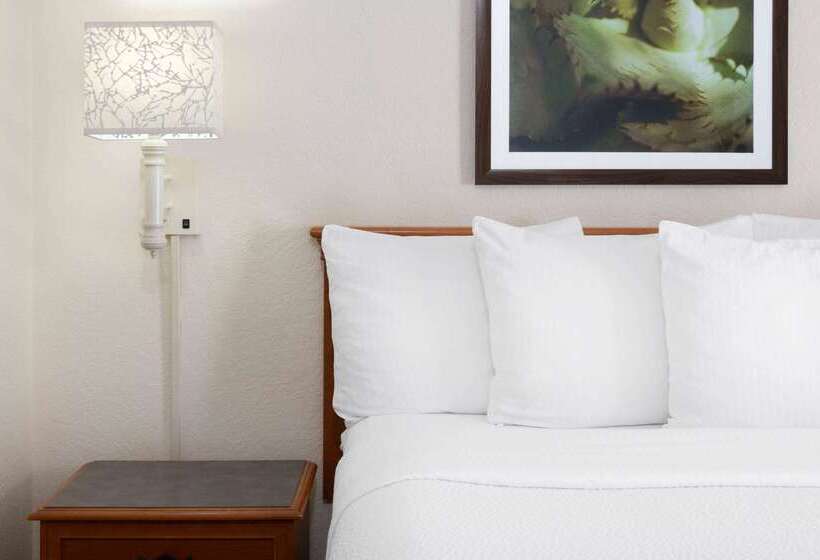 فندق La Quinta East Deerfield Beach   Boca Raton