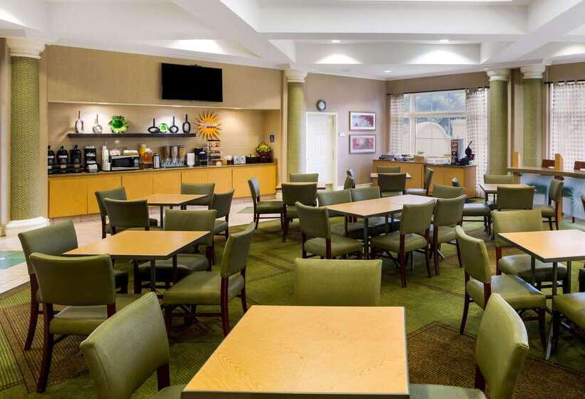 هتل La Quinta By Wyndham Austin Southwest
