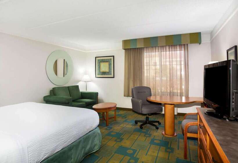 هتل La Quinta By Wyndham Austin Southwest