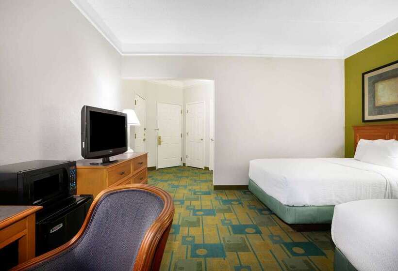 هتل La Quinta By Wyndham Austin Southwest