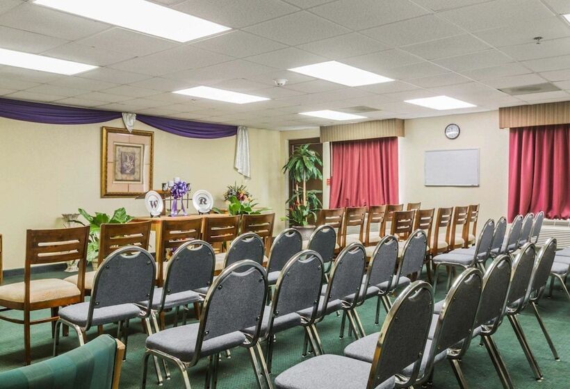 هتل Quality Inn & Suites Near Coliseum And Hwy 231 North