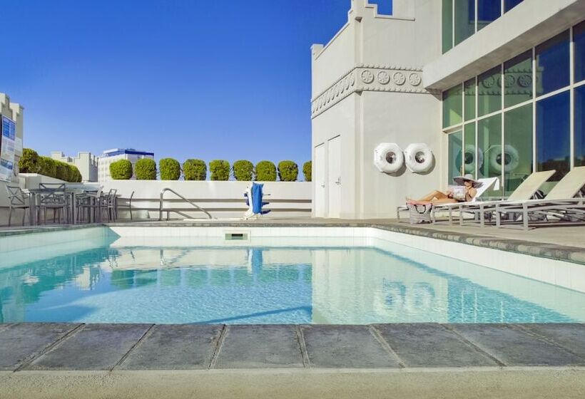 בית מלון כפרי The Commerce Casino &