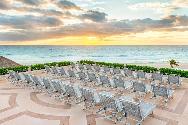 هتل Wyndham Grand Cancun All Inclusive Resort & Villas