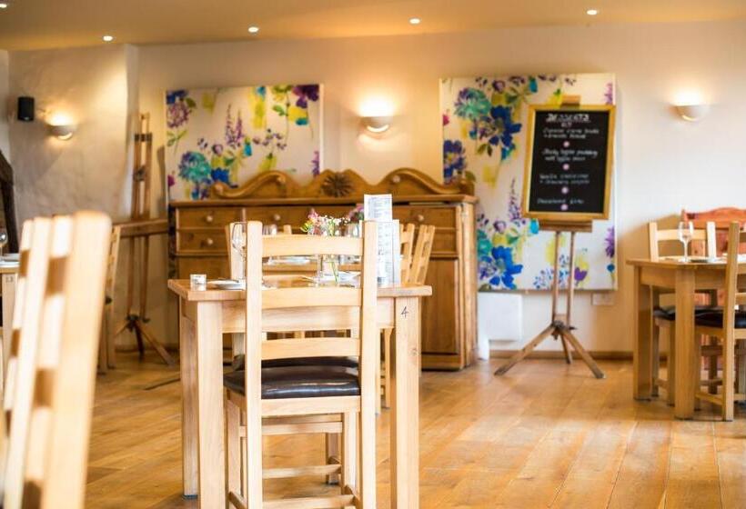 호스텔 The Poltimore Inn