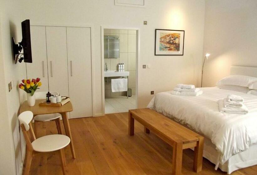 צימר The Suites At Pannells Ash
