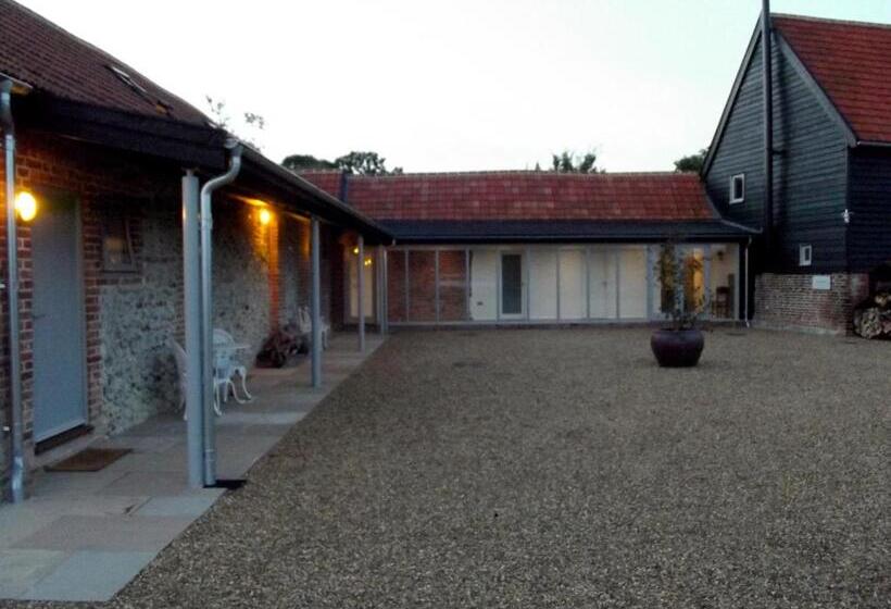 צימר The Suites At Pannells Ash