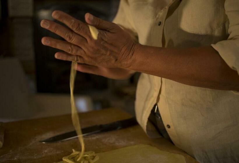 فندق Agriturismo Antico Borgo Montacuto