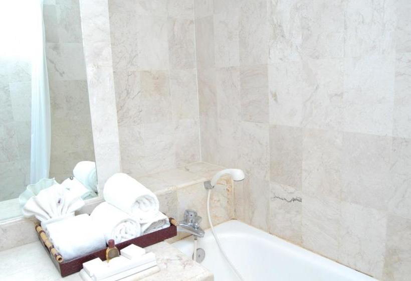 هتل Ebony Batulicin