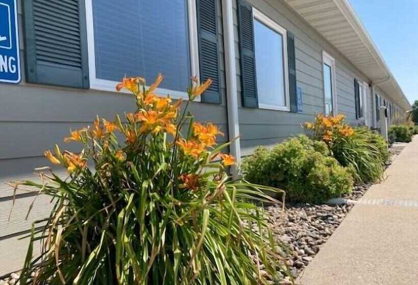 Sandhills Guest House Motel