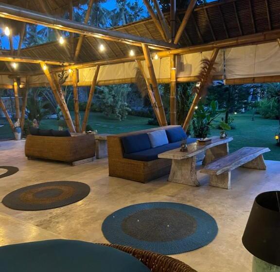 مبيت وإفطار Coco Verde Bali Resort