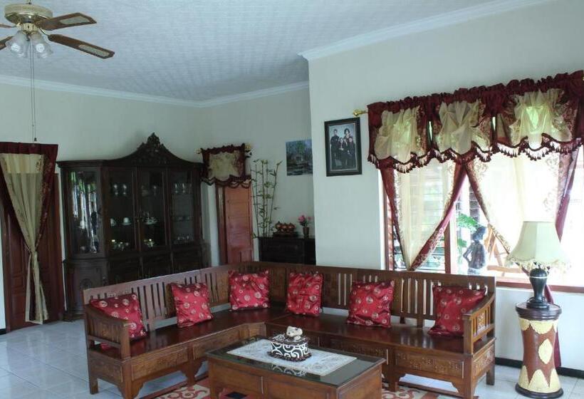 ベッドアンドブレックファースト Marry Ind Gunung Kawi Guest House Malang