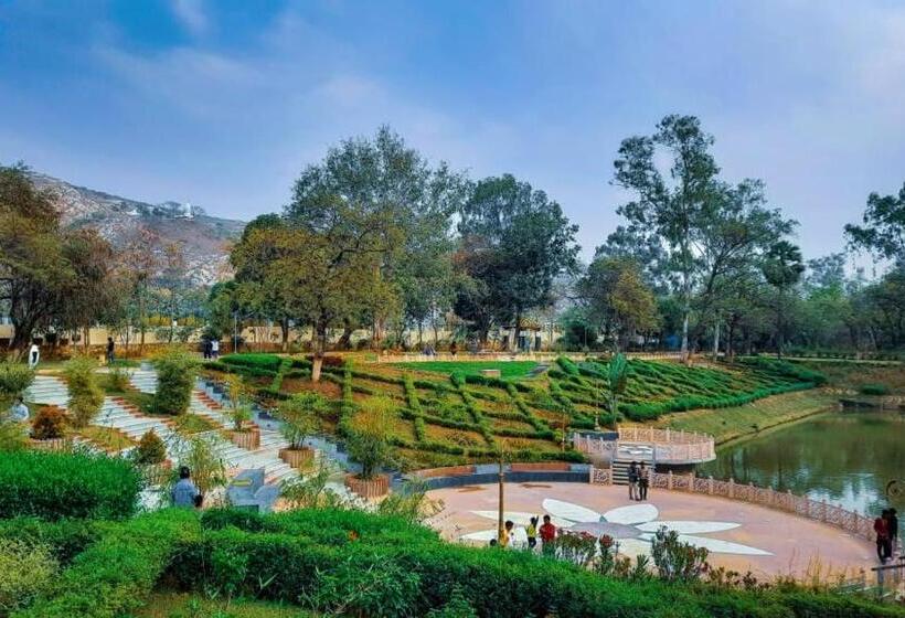 בית מלון כפרי Anand Lok