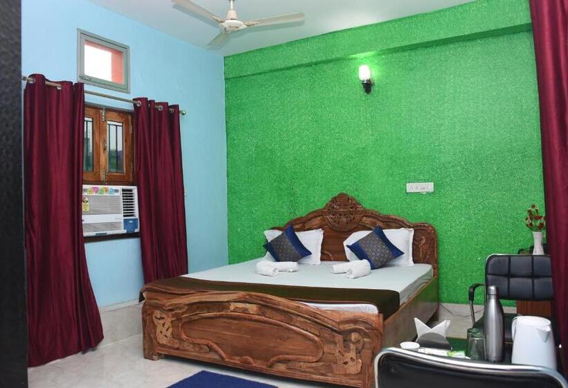 בית מלון כפרי Anand Lok