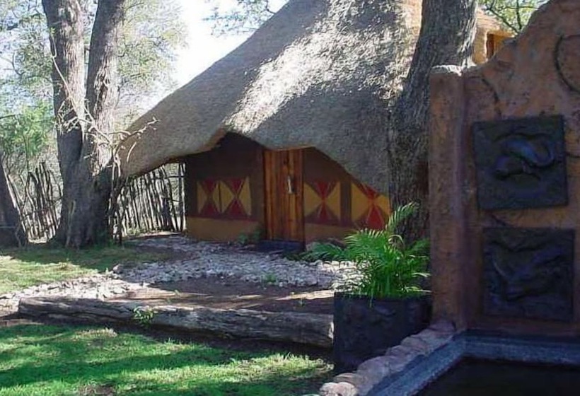 Отель Chinaka Game Lodge