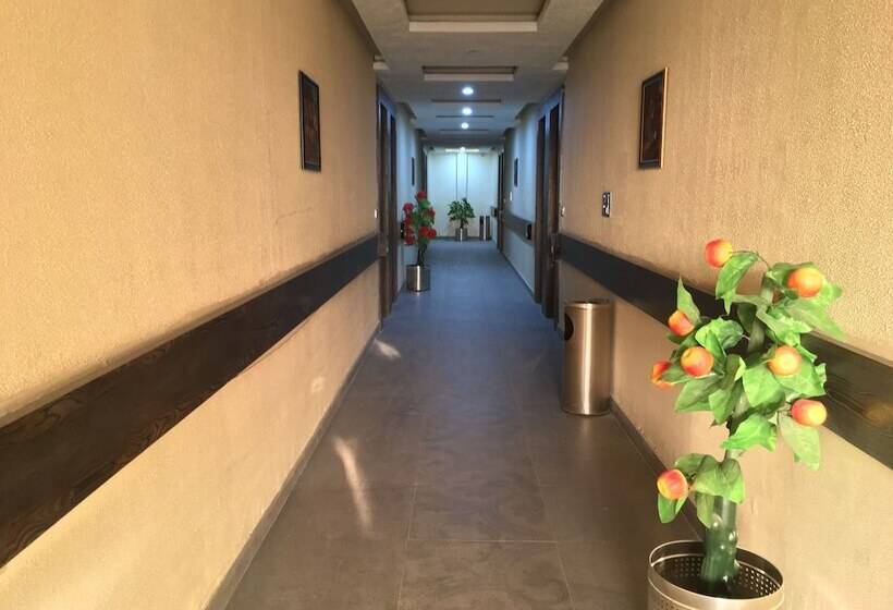 فندق Ratan Royal Inn