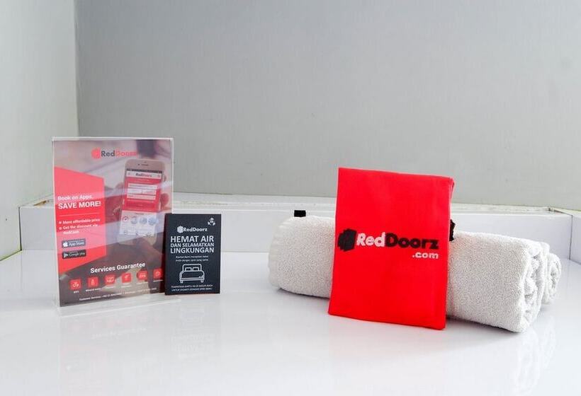 هتل Reddoorz Near Solo Square 3