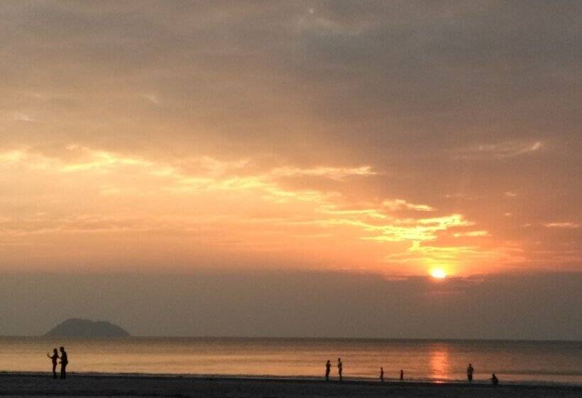 فندق Sangthong Andaman Resort