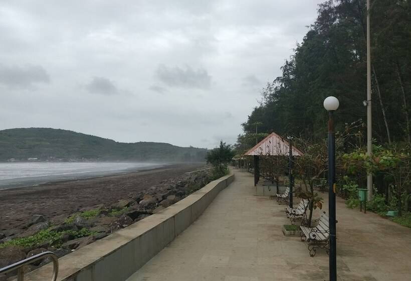 فندق Vinnca Woodvillas Beachfront Resort