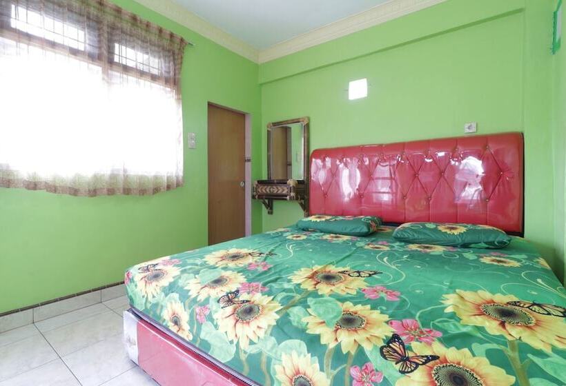 فندق Waroeng Transit & Depary Homestay