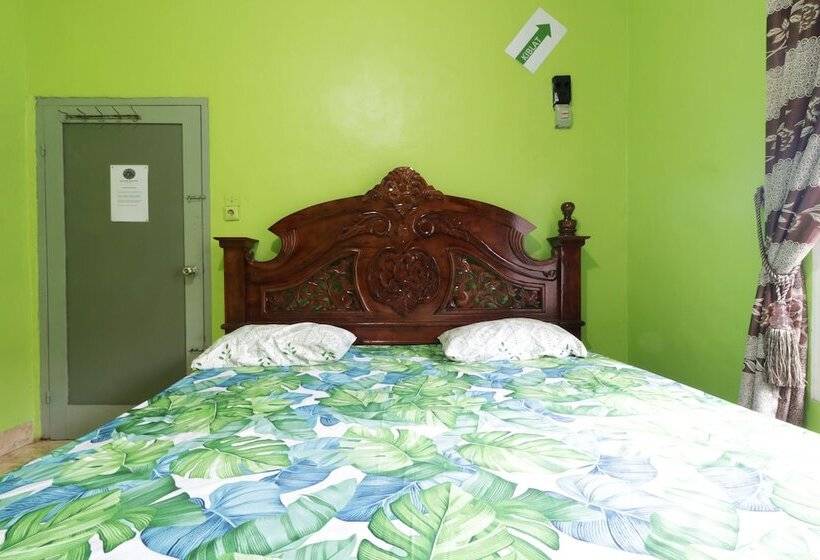 فندق Waroeng Transit & Depary Homestay